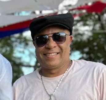 Juliano, vocalista e sanfoneiro da Banda Canastrapé.